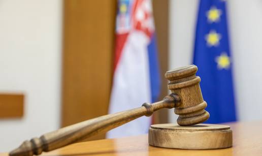 Povisili mu kaznu: Zaključavao ga, tjerao da pije alkohol te mu uzeo 120.000 eura imovine