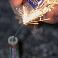 Žena (46) iz Bjelovara htjela je baciti petardu. Eksplodirala joj je u ruci. Završila je u bolnici