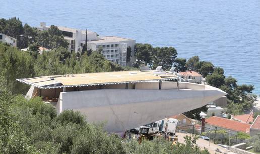 FOTO More? Ne treba! Betonski gliser krstari, ali samo nebom...