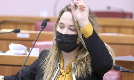 'Kad vam polumrtvaci Čačić i Hrebak uvjetuju ministra, znači da ste politički na koljenima'