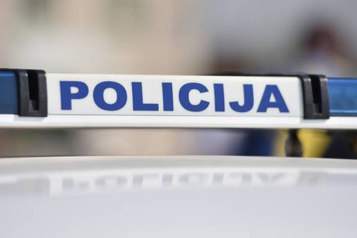 Pijan prebrzo vozio pa sletio s ceste, 18-godišnji putnik umro u bolnici zbog teških ozljeda