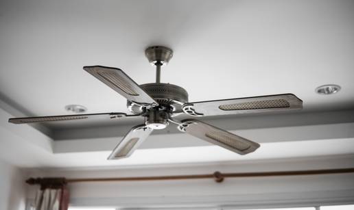 Ventilator na stropu dovoljno hladi za spas od velikih vrućina