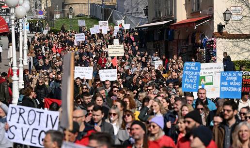 VIDEO Prosvjetari izašli na ulice: 'Za pravedne koeficijente'