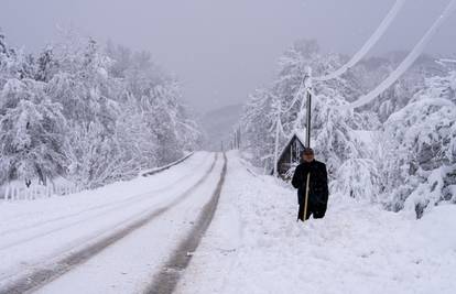 Stigla je prava zima: Pogledajte koliko je snijega palo u Hrvatskoj, najviše je u Gospiću