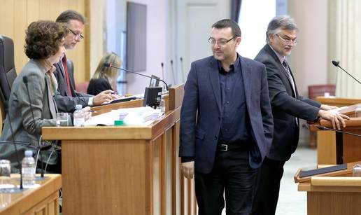 'Nadam se da neće Iran ukinuti hidžab prije nego HDZ pristane na pravo na pobačaj u Ustavu'