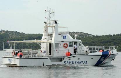 Pijani Slovenac (43) zabio se u otok Smokvicu Veliku i potopio jahtu, spasili četvero putnika