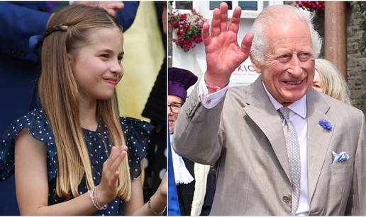 Predivna gesta! Kralj Charles je ponosno pokazao narukvicu, a dobio ju je od unuke Charlotte